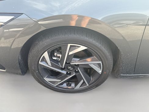 New 2026 Hyundai Elantra Limited FWD image 23