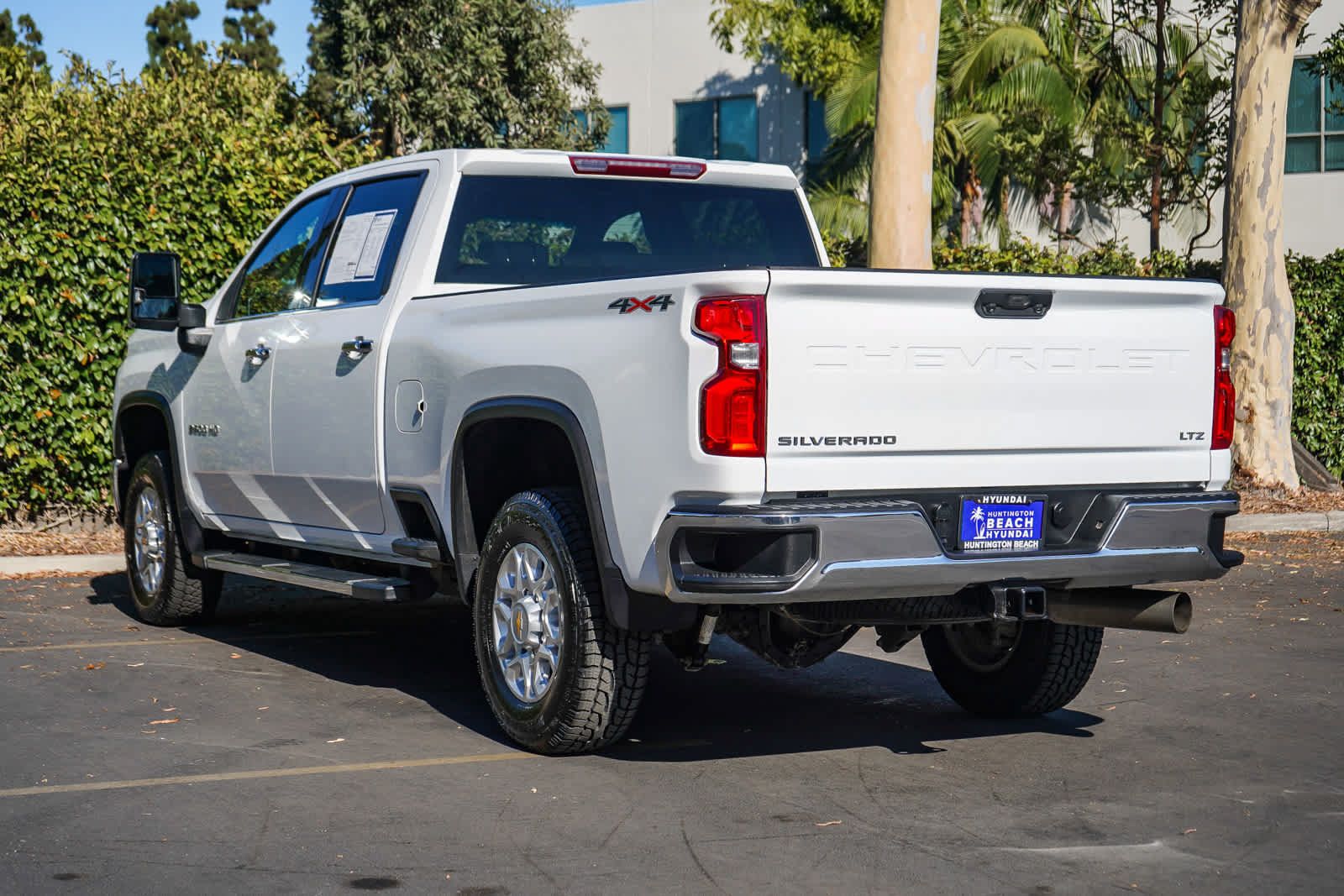 Used 2024 Chevrolet Silverado 2500 LTZ AWD/4WD image 4