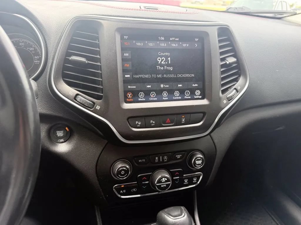 Used 2020 Jeep Cherokee Trailhawk AWD/4WD image 17