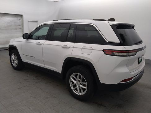 Used 2023 Jeep Grand Cherokee Laredo RWD image 3