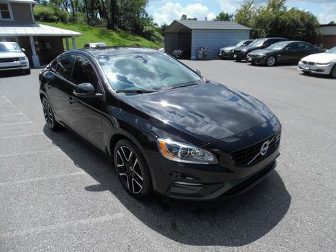 Used 2017 Volvo S60 T5 Dynamic FWD image 8