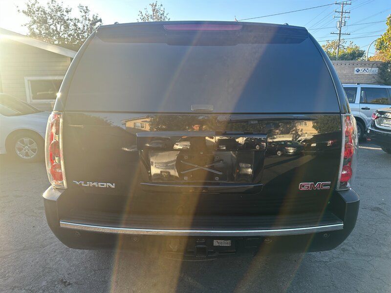 Used 2007 GMC Yukon Denali AWD/4WD image 6