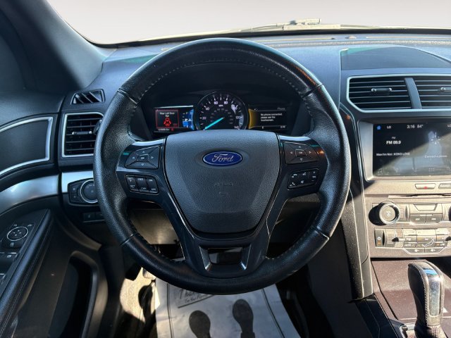 Used 2017 Ford Explorer XLT w/ Equipment Group 201A AWD/4WD image 12