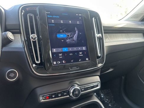 Certified 2025 Volvo XC40 B5 Core image 18