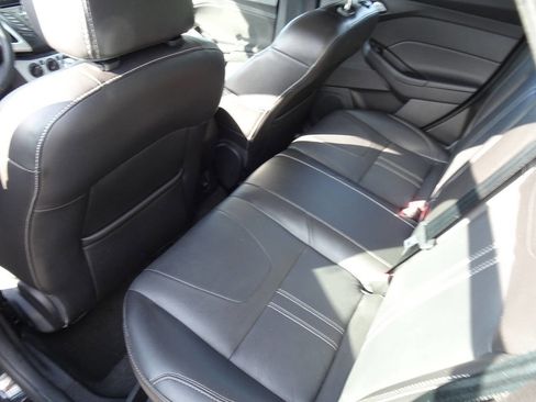 Used 2014 Ford Focus SE w/ Equipment Group 201A image 21