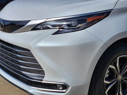 New 2026 Toyota Sienna Platinum AWD/4WD image 7