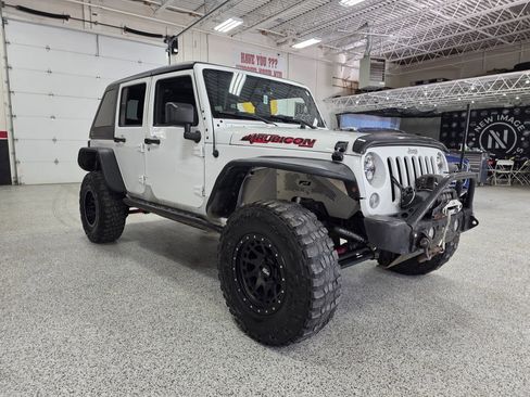 Used 2015 Jeep Wrangler Unlimited Rubicon w/ Connectivity Group AWD/4WD image 1