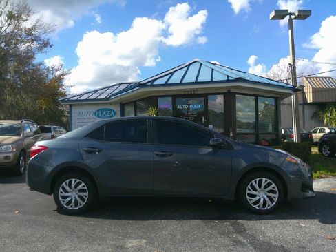 Used 2019 Toyota Corolla LE image 8