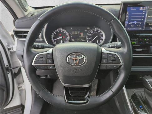 Certified 2022 Toyota Highlander Platinum image 13