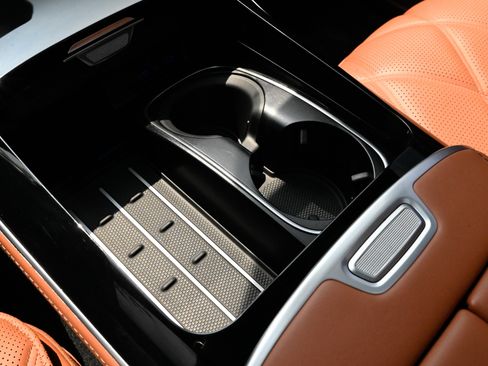 Used 2023 Mercedes-Benz Maybach S 680 4MATIC w/ Manufaktur Leather Package image 32