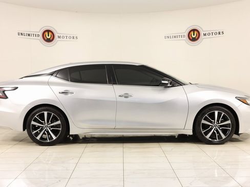 Used 2023 Nissan Maxima SV w/ Floor Mat Group image 2