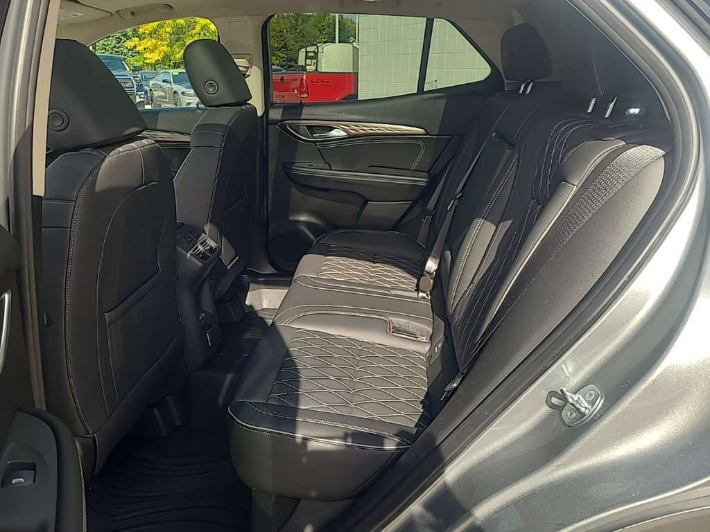 Used 2023 Buick Envision Avenir AWD/4WD image 17