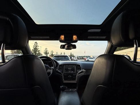 Used 2015 Jeep Grand Cherokee Overland AWD/4WD image 23
