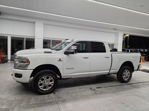 Used 2024 RAM 2500 Laramie AWD/4WD image 3