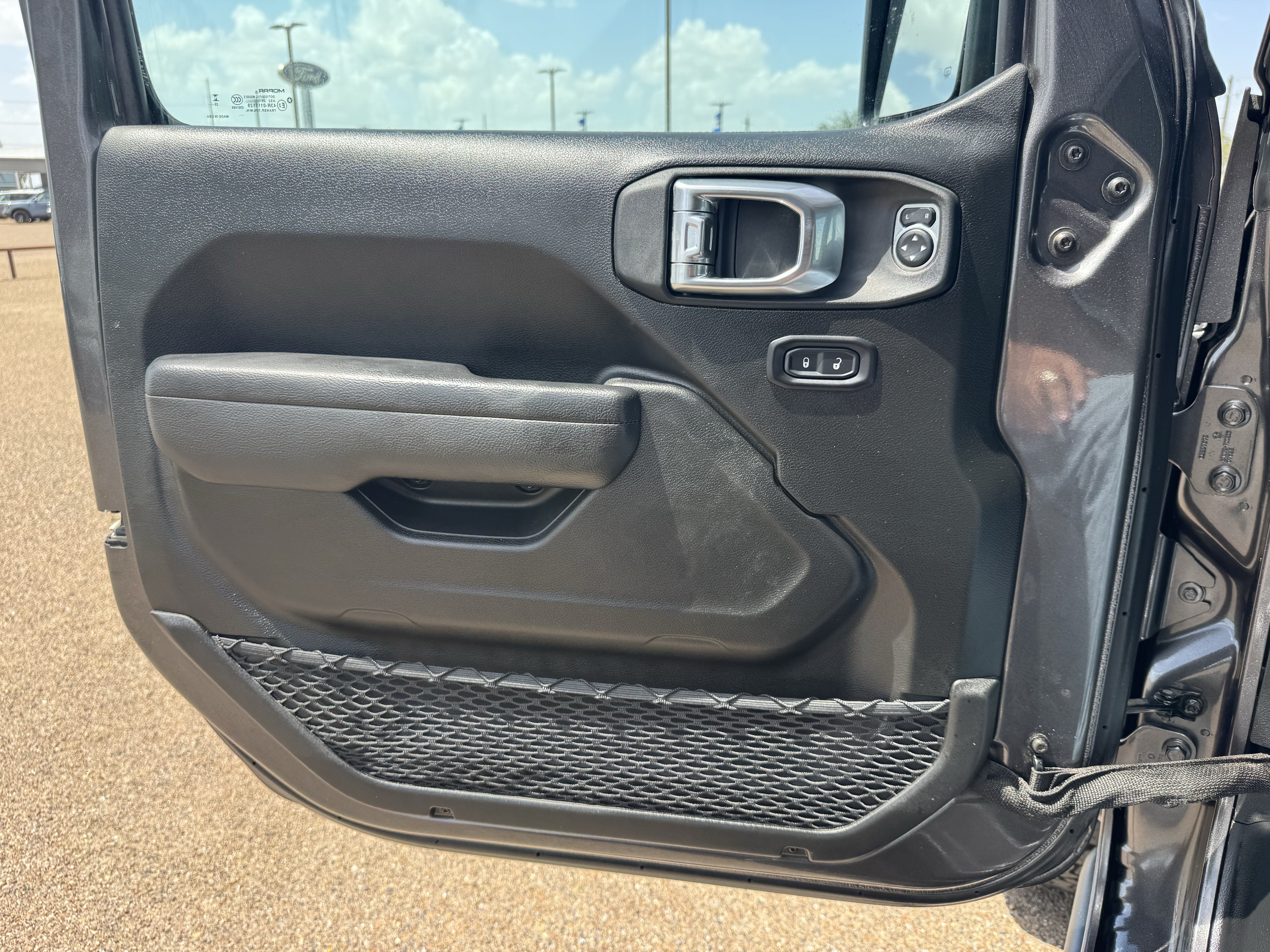 Used 2025 Jeep Gladiator Mojave AWD/4WD image 21