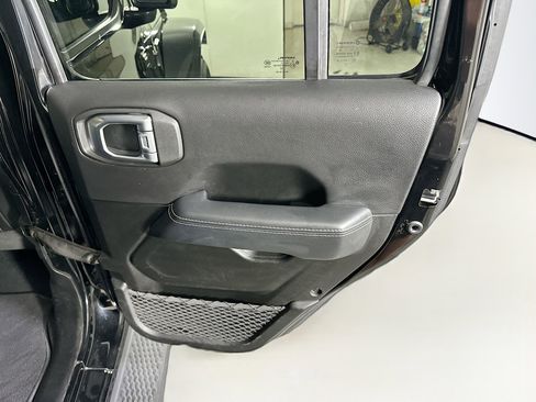 Used 2022 Jeep Wrangler Sahara image 30
