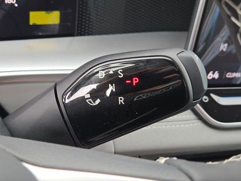 New 2025 Volkswagen Tiguan SE image 14