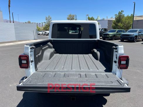 Used 2026 Jeep Gladiator Mojave w/ Safety Group AWD/4WD image 16