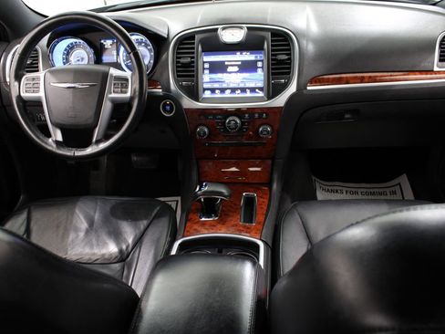 Used 2014 Chrysler 300 AWD image 2