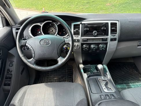 Used 2004 Toyota 4Runner Sport AWD/4WD image 18