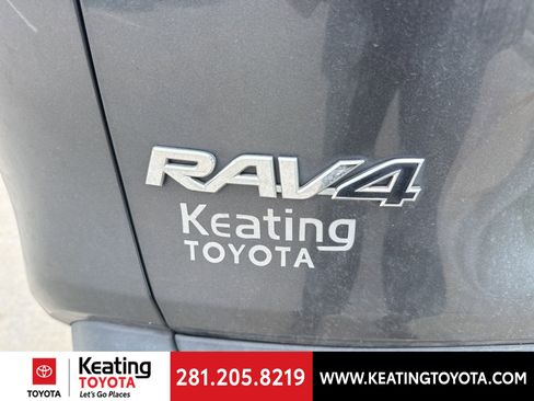 Used 2021 Toyota RAV4 LE image 9