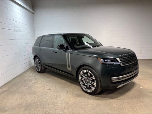 New 2025 Land Rover Range Rover Long Wheelbase SE image 5