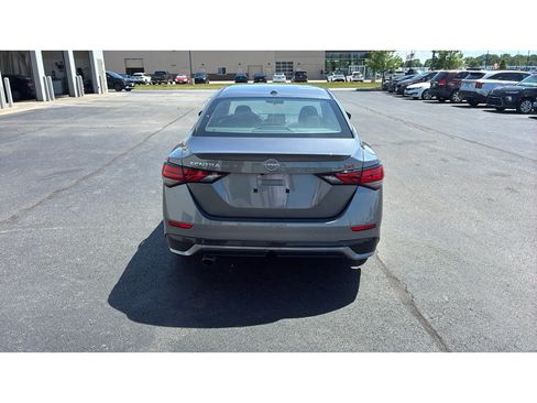 Used 2025 Nissan Sentra SR FWD image 5
