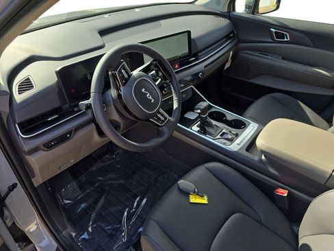 New 2026 Kia Carnival EX image 9