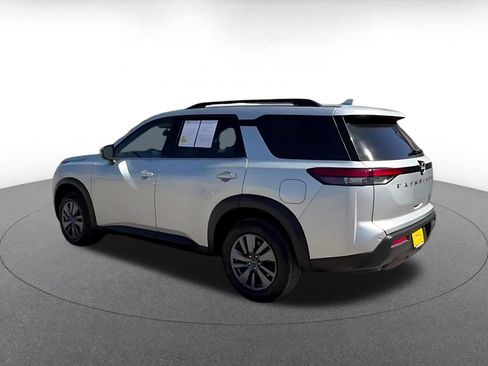 Used 2025 Nissan Pathfinder SV FWD image 11