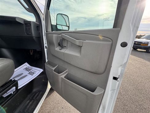 Used 2019 Chevrolet Express 3500 w/ Driver Convenience Package image 21