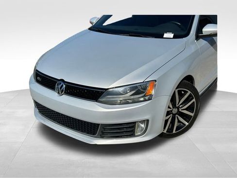 Used 2013 Volkswagen Jetta GLI Autobahn image 9