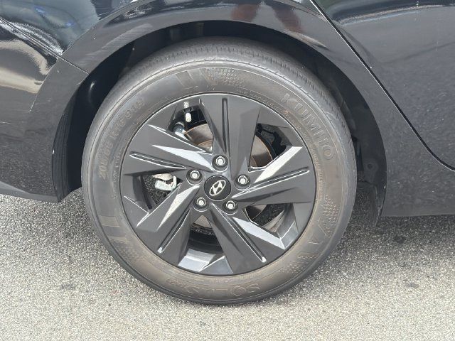 Certified 2023 Hyundai Elantra SEL FWD image 20