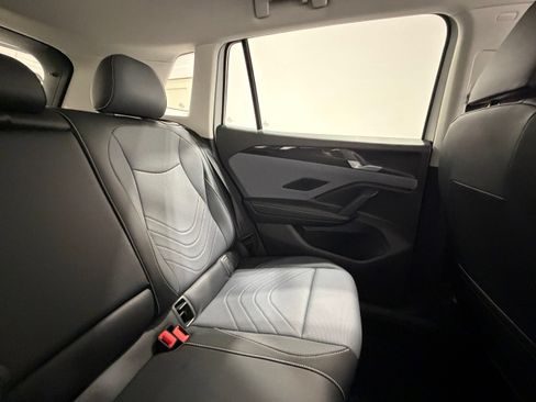 Used 2026 Volkswagen Tiguan SE AWD/4WD image 34