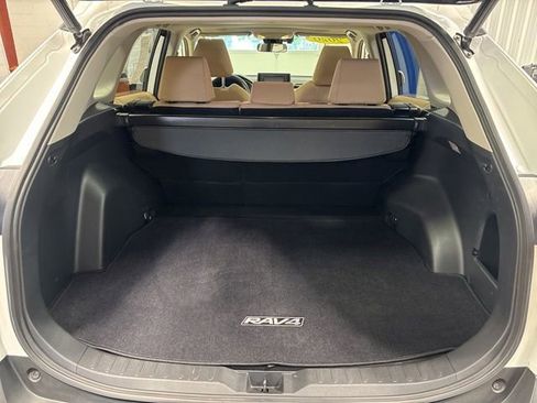 Used 2020 Toyota RAV4 XLE w/ Convenience Package AWD/4WD image 20