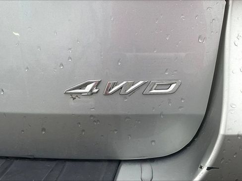 Used 2024 Ford Explorer XLT w/ Equipment Group 202A AWD/4WD image 24