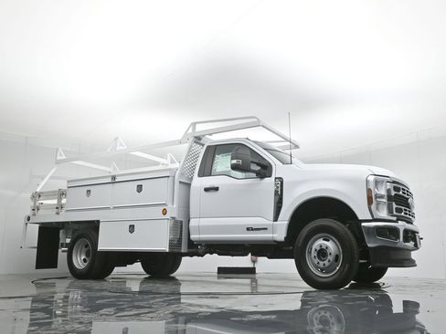 New 2024 Ford F350 XL w/ XL Chrome Package image 3