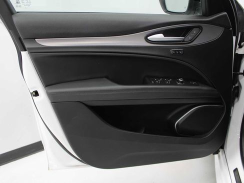 Used 2022 Alfa Romeo Stelvio Veloce image 15