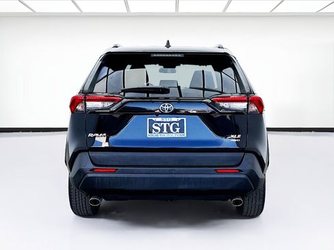 Used 2021 Toyota RAV4 XLE image 5
