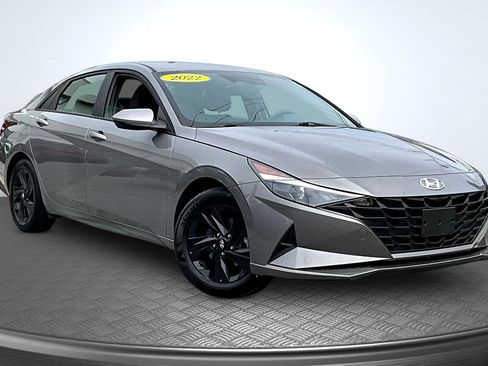 Used 2022 Hyundai Elantra SEL w/ Cargo Package FWD image 3