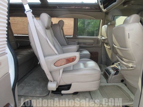 Used 2017 GMC Savana 2500 image 14