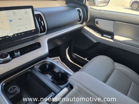 Used 2025 Ford Expedition Active image 27