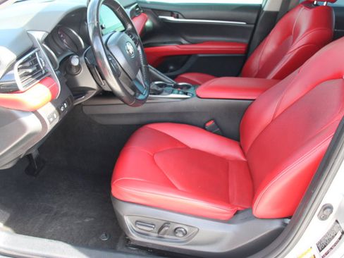 Used 2022 Toyota Camry XSE FWD image 11