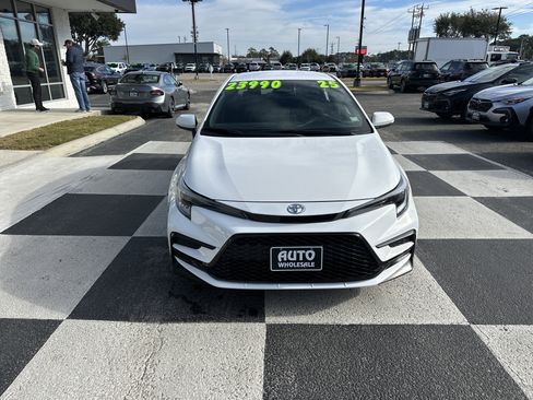 Used 2025 Toyota Corolla SE image 2