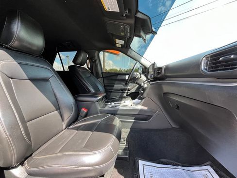 Used 2020 Ford Explorer XLT w/ Equipment Group 202A AWD/4WD image 28