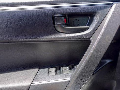 Used 2015 Toyota Corolla L FWD image 11