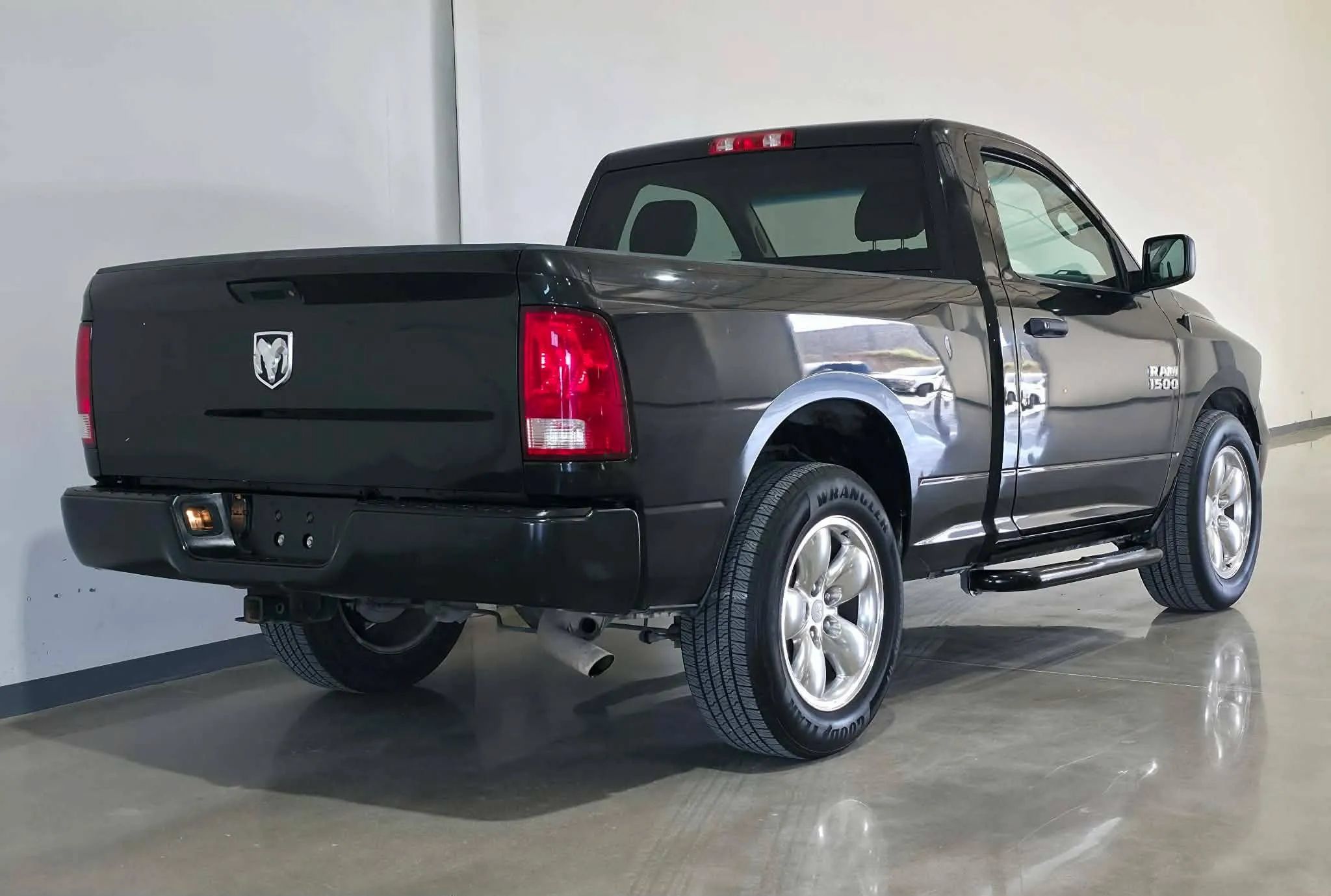 Used 2017 RAM 1500 Tradesman RWD image 3