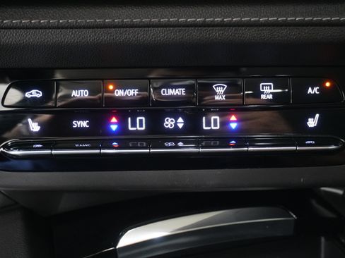 Used 2021 Buick Envision Essence w/ Sport Touring Package FWD image 21