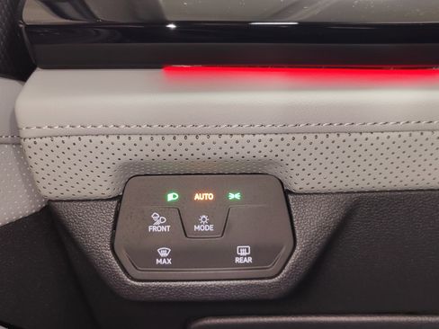 Used 2024 Volkswagen Atlas Peak Edition SEL image 32