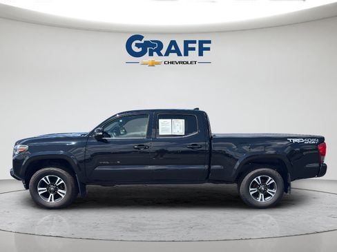 Used 2017 Toyota Tacoma TRD Sport AWD/4WD image 3