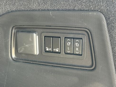 Used 2021 Cadillac Escalade Sport Platinum image 18